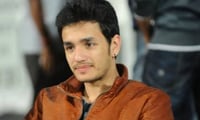 Akhil falls in love?!!